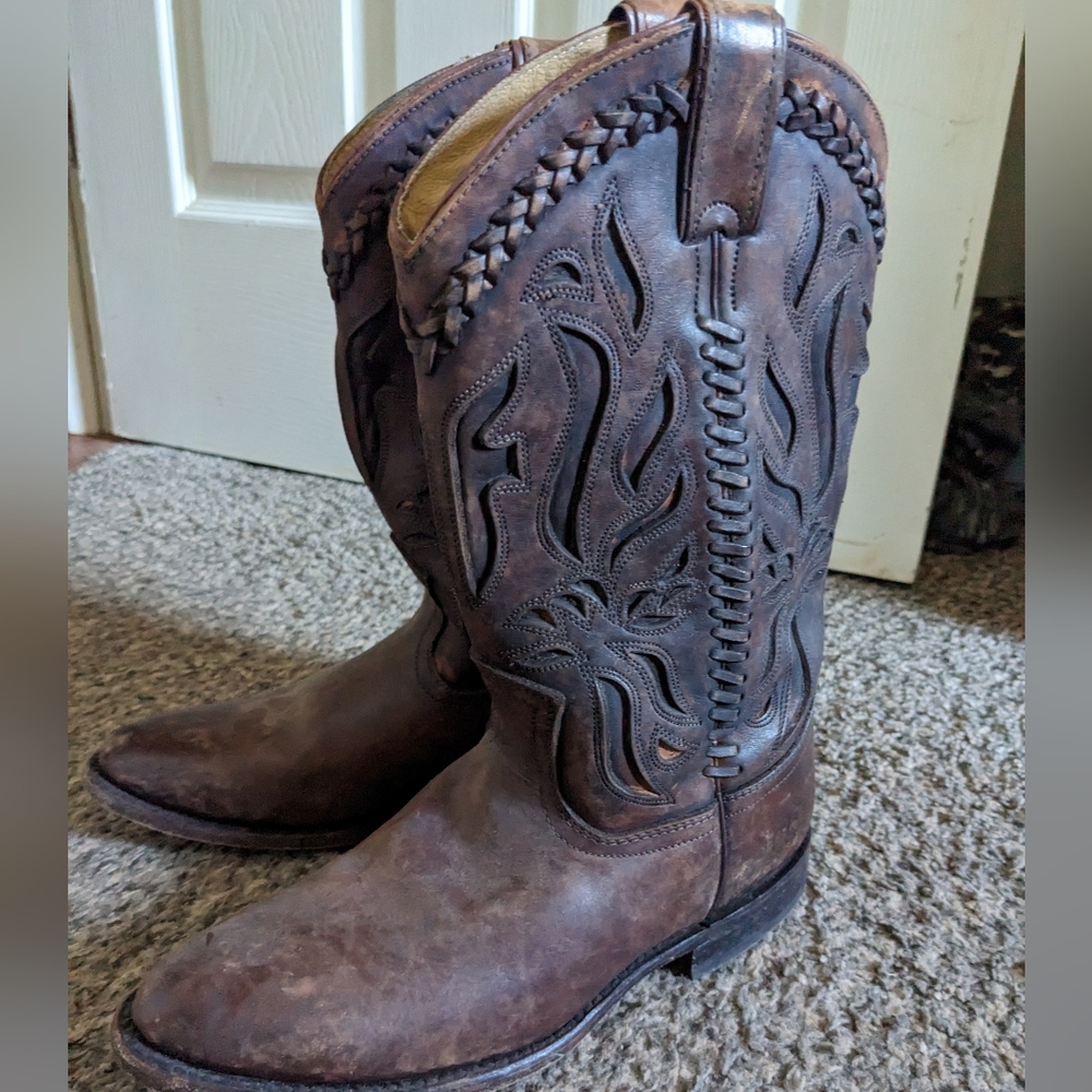 Frye Women's Western Leather Boot Size 8 with Detailing